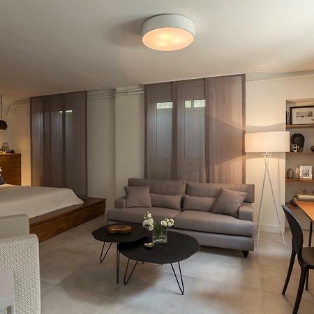 Unique Semi-Basement Stay At The Foot Of The Acropolis Atenas Exterior foto