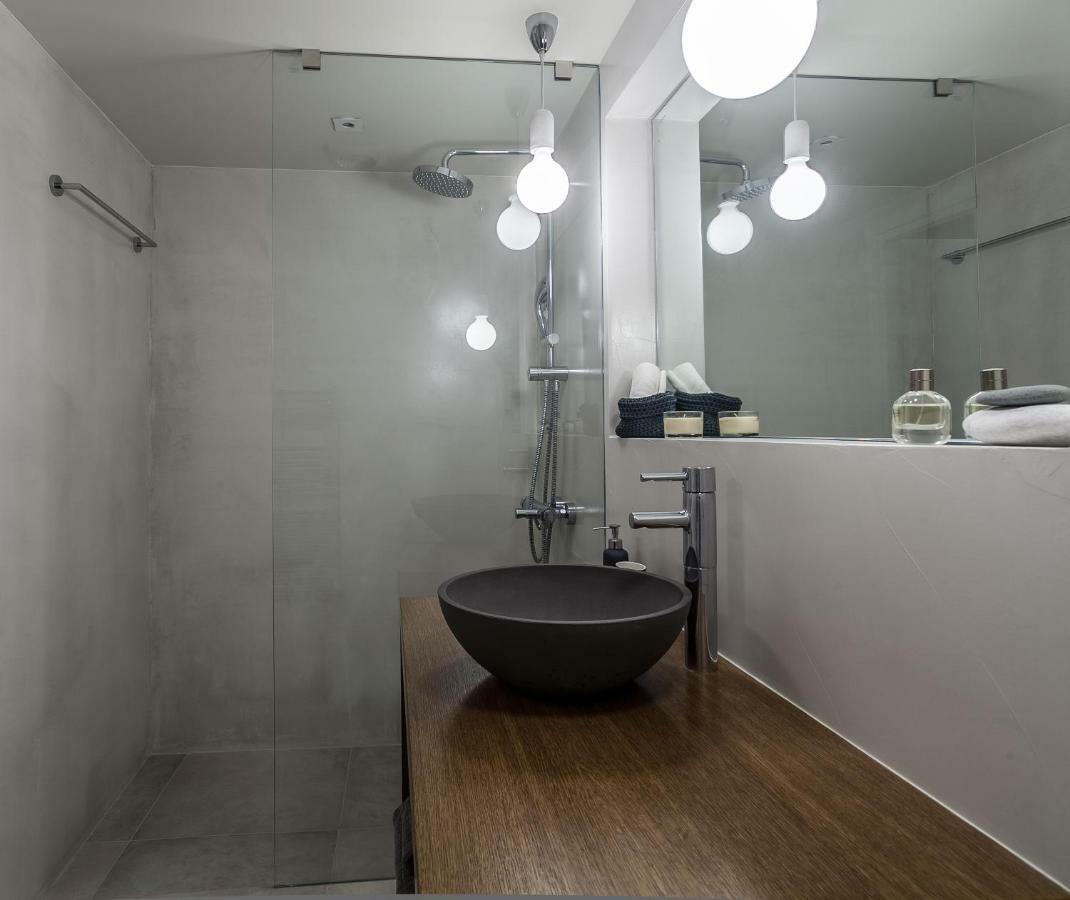 Unique Semi-Basement Stay At The Foot Of The Acropolis Atenas Exterior foto