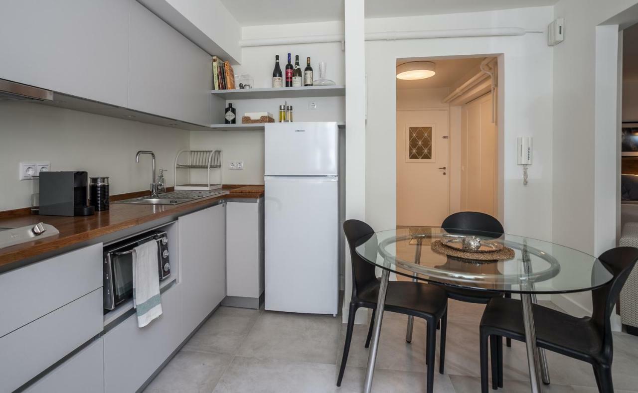 Unique Semi-Basement Stay At The Foot Of The Acropolis Atenas Exterior foto