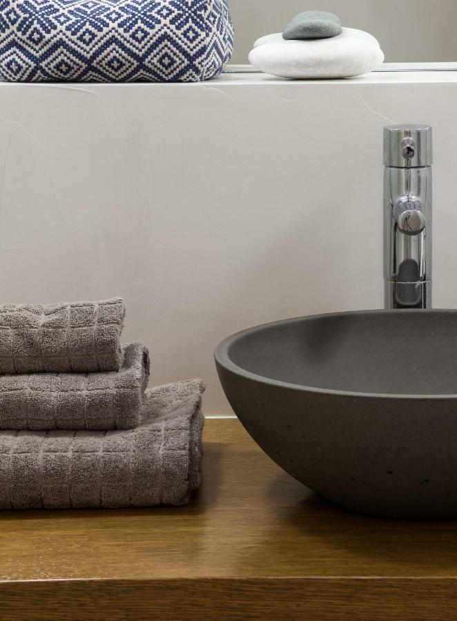 Unique Semi-Basement Stay At The Foot Of The Acropolis Atenas Exterior foto
