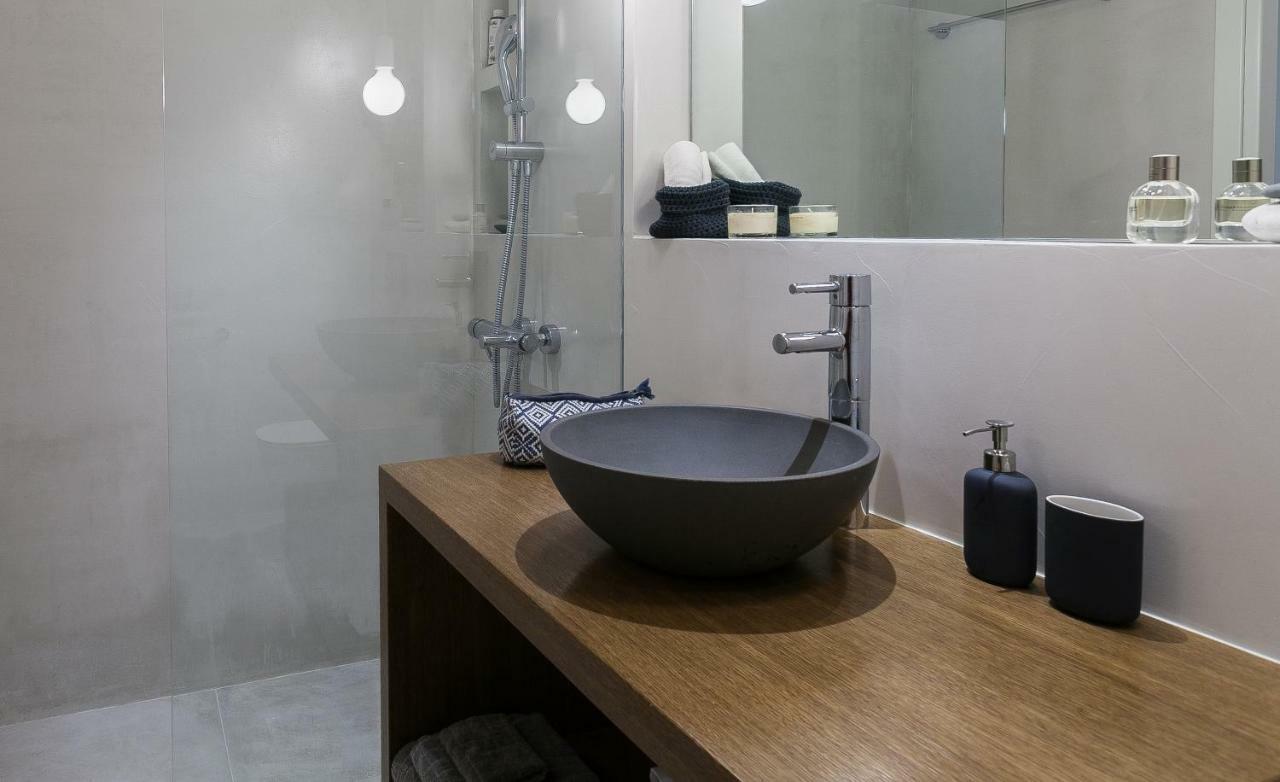 Unique Semi-Basement Stay At The Foot Of The Acropolis Atenas Exterior foto