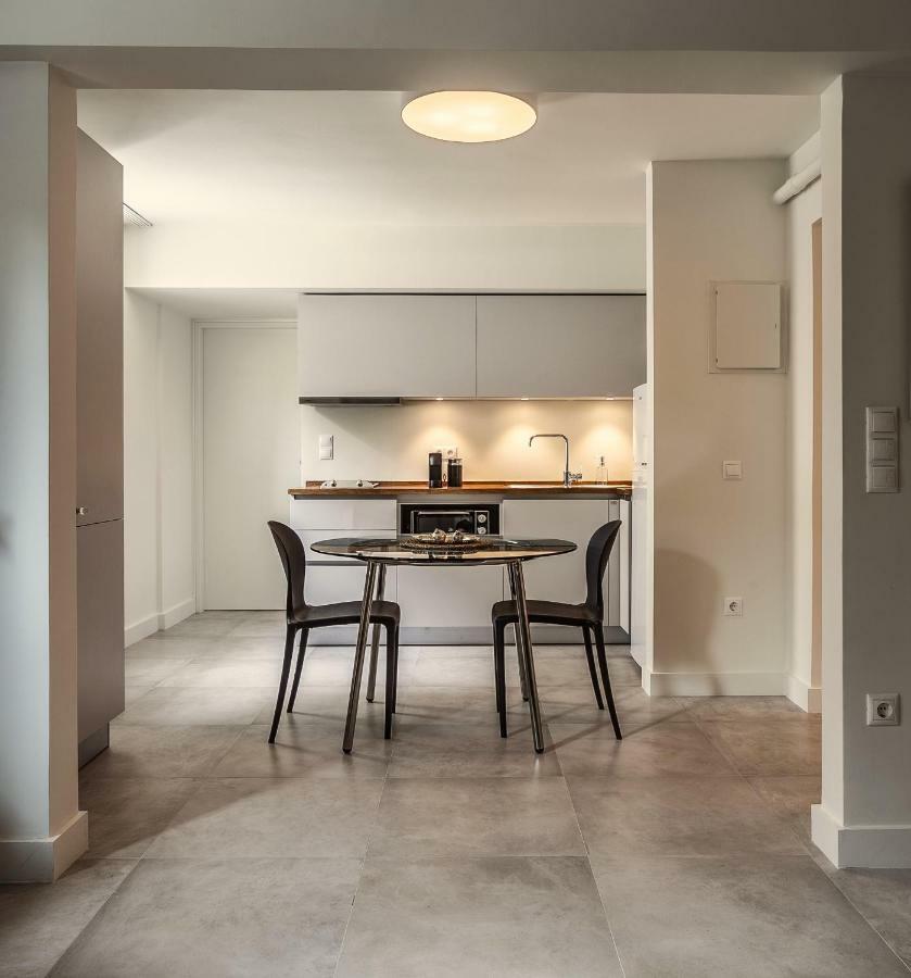 Unique Semi-Basement Stay At The Foot Of The Acropolis Atenas Exterior foto