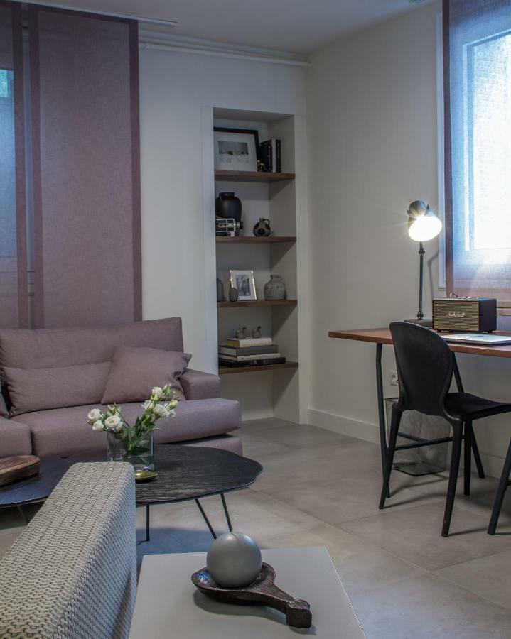 Unique Semi-Basement Stay At The Foot Of The Acropolis Atenas Exterior foto